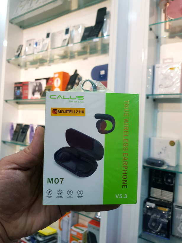نمای جعبه اصلی ایرپاد بلوتوثی کالوس مدل M07 در فروشگاه مُجیتِل