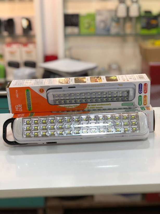 چراغ اضطراری HG DUE مدل HG-714 با دو حالت نور و قابلیت شارژ سریع