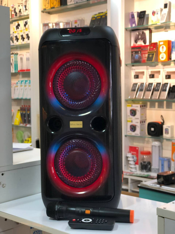 اسپیکر رویال ساند RS-D30 با طراحی زیبا، میکروفون بیسیم و نورپردازی متنوع