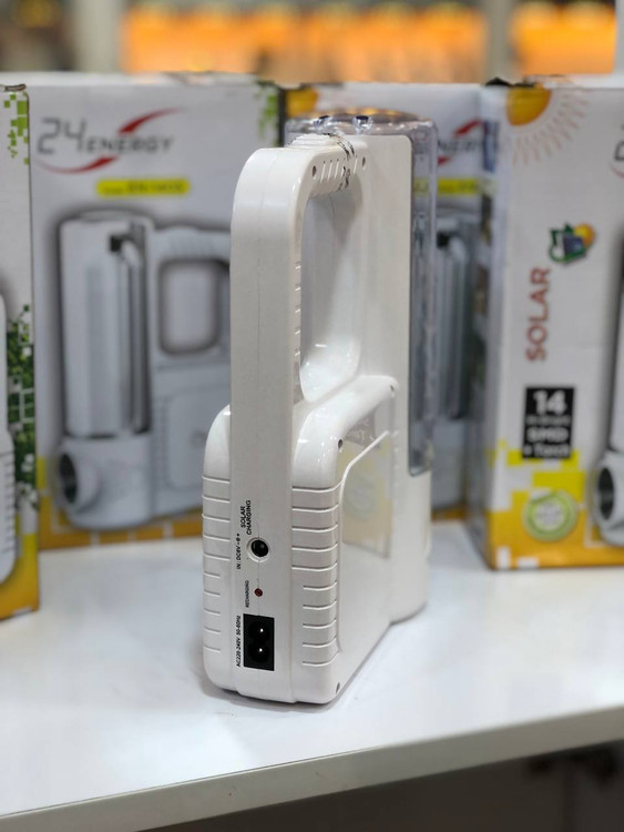 تصویر چراغ اضطراری 24 Energy مدل EN-1405 با طراحی سفید و دستهی حمل