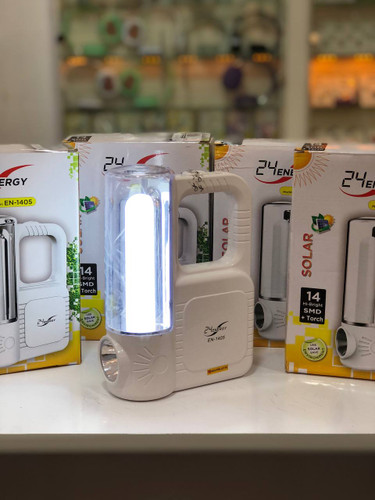 نمای جانبی چراغ اضطراری 24 Energy مدل EN-1405 همراه با مشخصات فنی روی جعبه