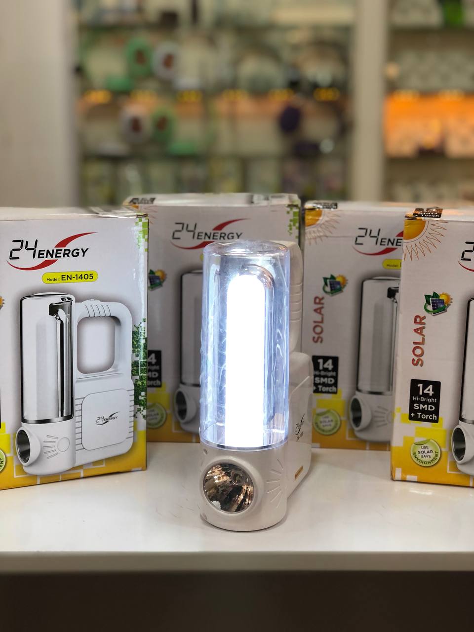 نمای نزدیک چراغ LED اضطراری 24 Energy مدل EN-1405 با 14 لامپ SMD