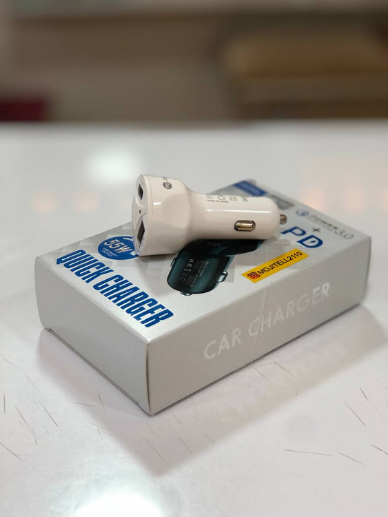 نمایی از شارژر فندکی Quick Charger با نشانگر LED روشن