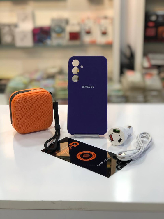 پک کمپینگ نقره ای شامل اسپیکر Hitage Apex، گارد سیلیکونی، گلس Super D، شارژر فندکی و کابل شارژ