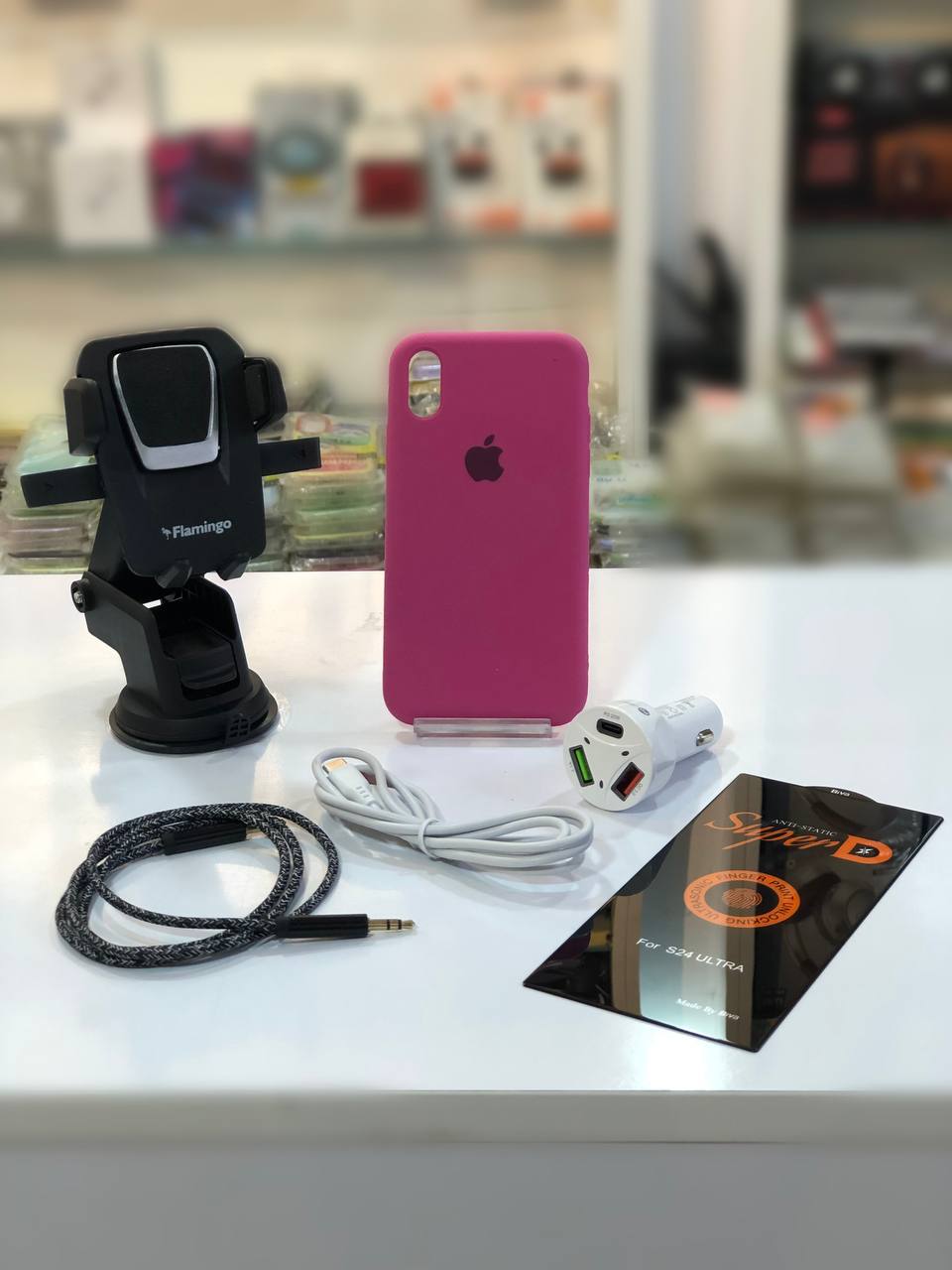 پک طلایی تاکسی اینترنتی مُجیتِل شامل گارد سیلیکونی، گلس Super D، هولدر، شارژر فندکی، کابل و AUX