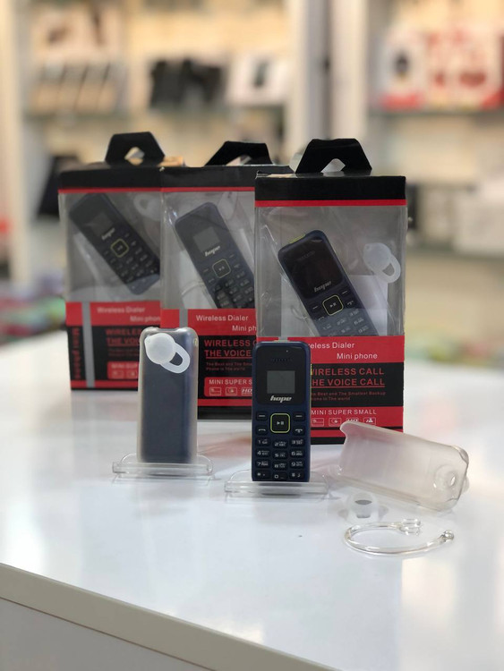 گوشی مینی هوپ مدل L666، دو سیمکارت، رمخور و قابل تبدیل به هندزفری بلوتوث، با طراحی بسیار کوچک.