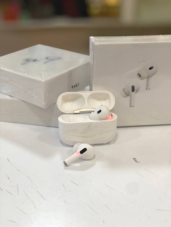 ایرپاد طرح AirPods Pro سفید با طراحی مشابه اپل
