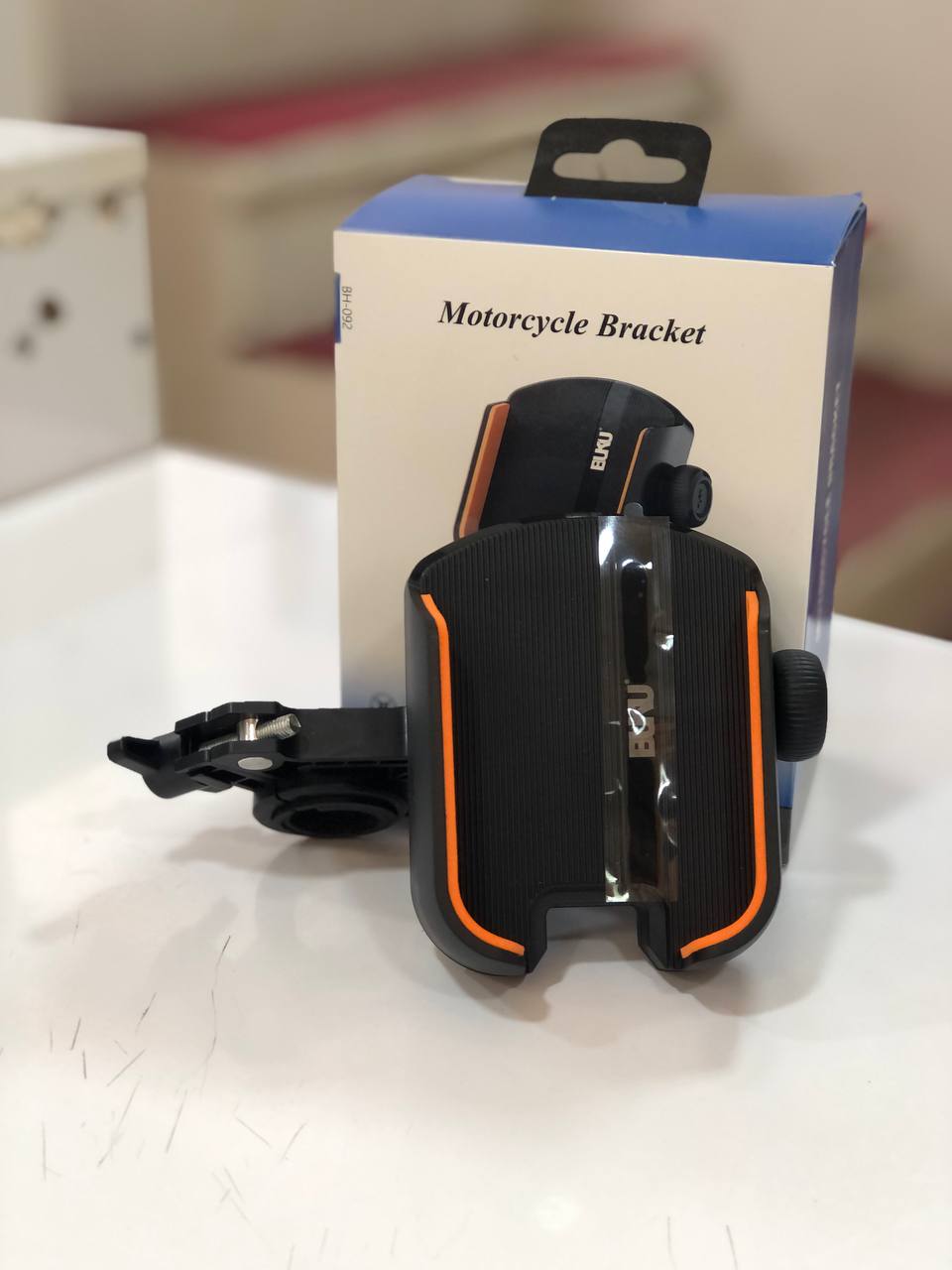 هولدر گوشی موتور و دوچرخه BUKU BH-092 با طراحی مقاوم و گیره ایمن مخصوص فرمان