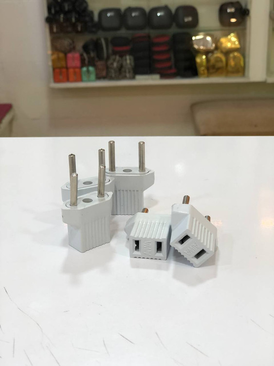 مبدل دوشاخه برق دو پین برای لوازم برقی