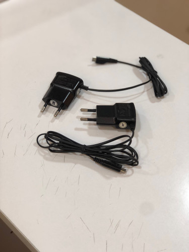 شارژر سامسونگ i9000 اورجینال با کابل یکسره Micro USB