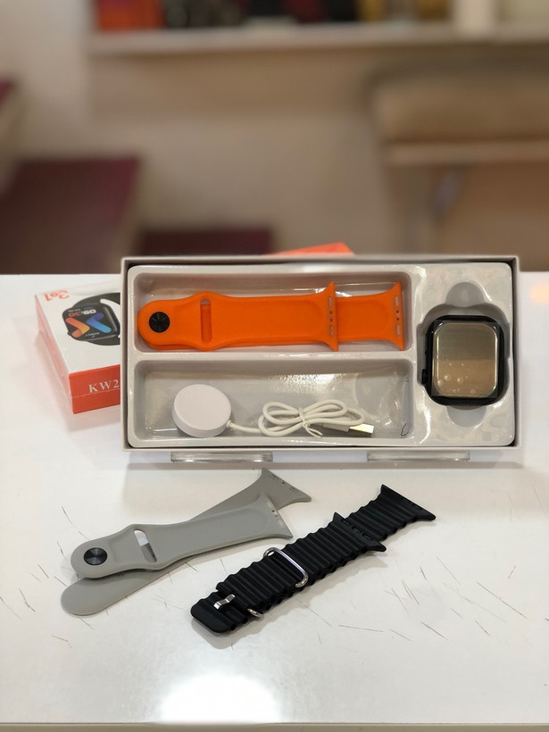 ساعت هوشمند KEQIWEAR مدل KW25 Max با بدنه مربعی و طراحی ظریف